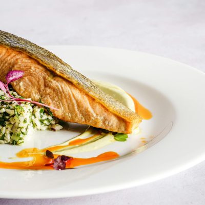 Assiette de saumon au restaurant La Table de 3 à Bordeaux