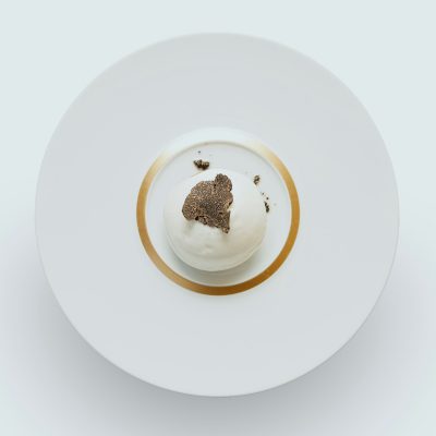 Une entrée à la truffe au restaurant La Table de 3 à Bordeaux